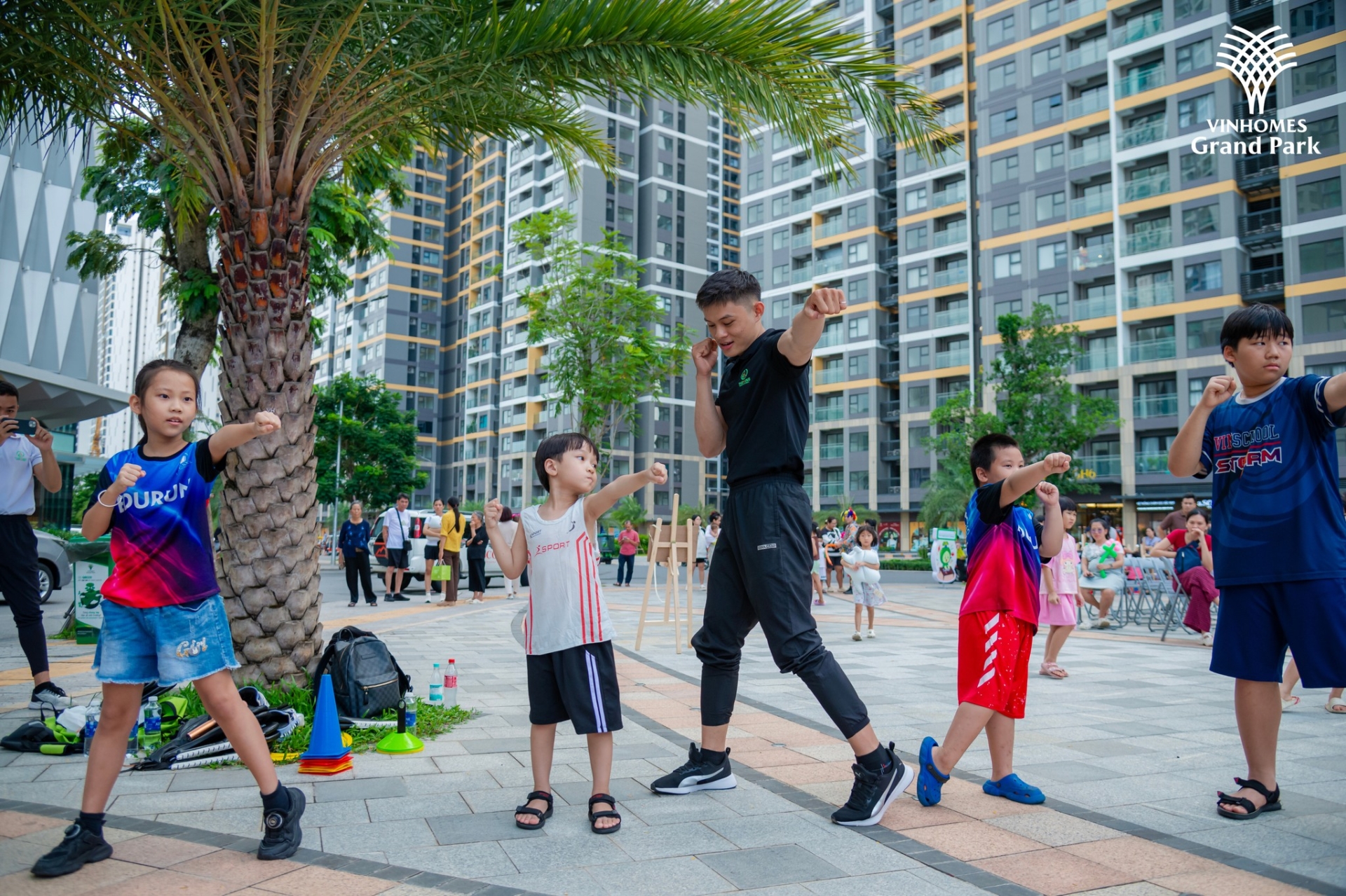 CLB đã được lên lịch sẵn -  Cư dân Grand Park chỉ việc tận hưởng