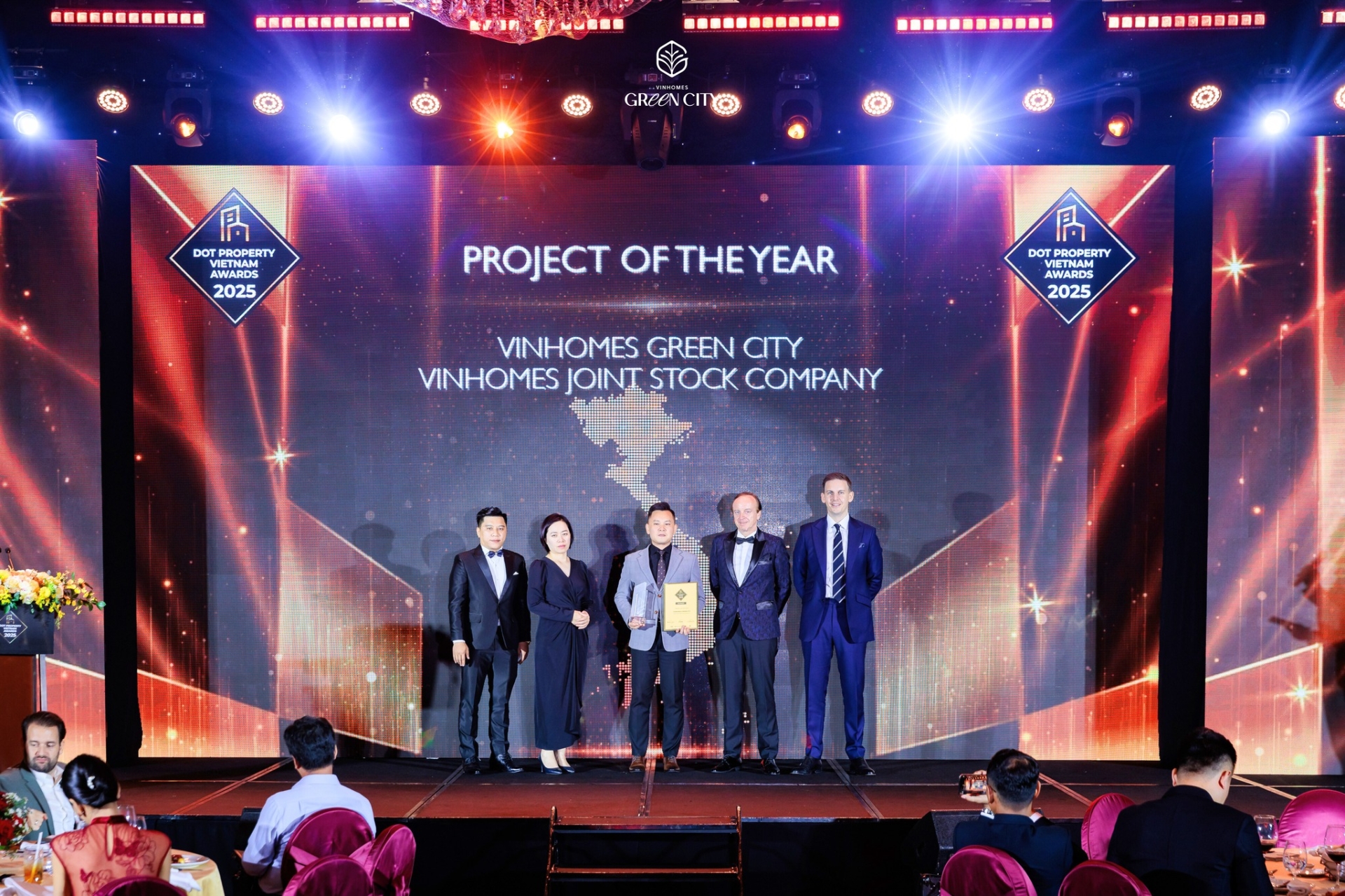 Vinhomes ghi dấu ấn vang dội tại Dot Property Vietnam Awards 2025