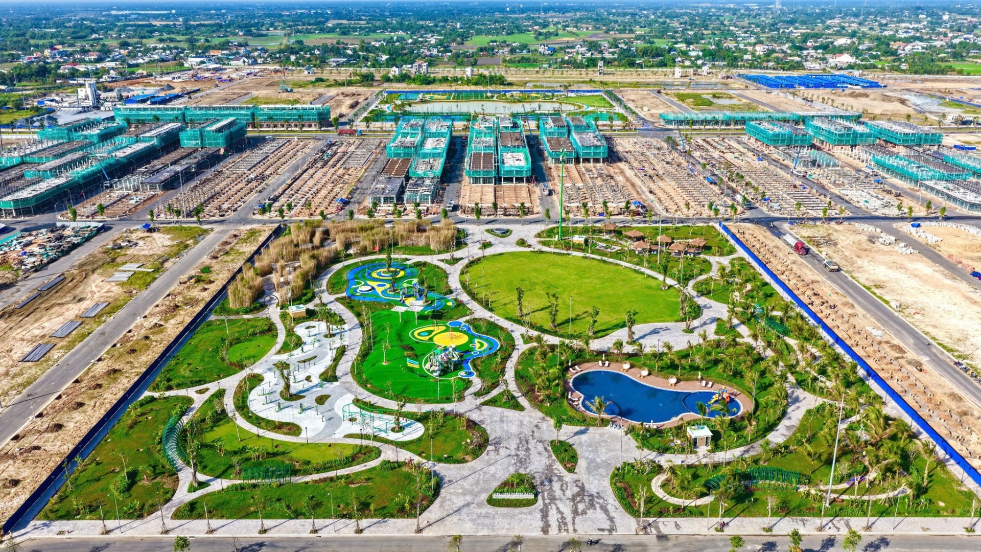 Chỉ sau vài tháng mở bán, hệ tiện ích xanh, công viên, hồ nước 40ha của Vinhomes Green City đã dần lộ diện