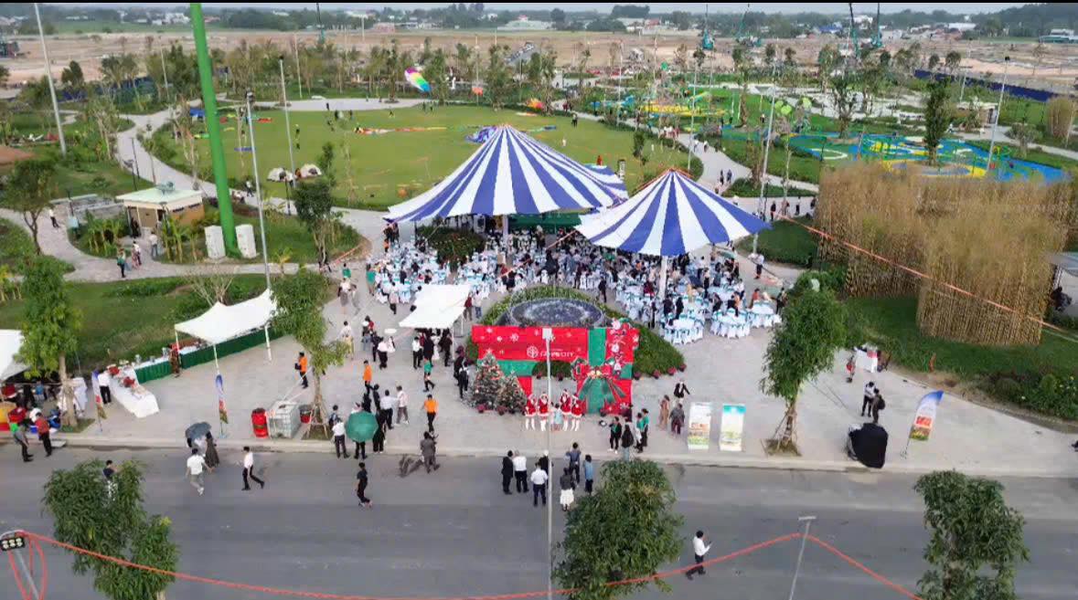 Chỉ sau vài tháng mở bán, hệ tiện ích xanh, công viên, hồ nước 40ha của Vinhomes Green City đã dần lộ diện