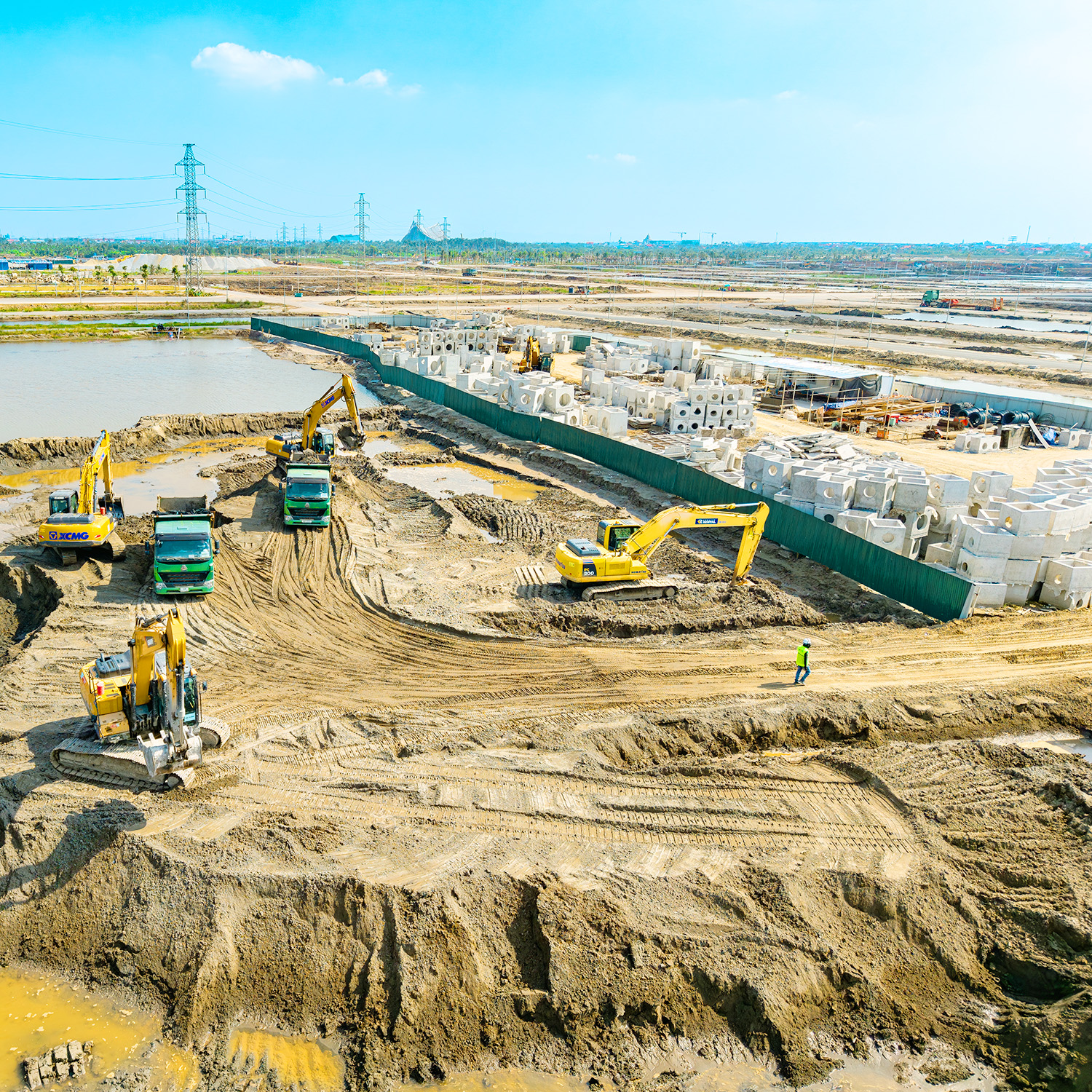 Cập nhật tiến độ thi công Vinhomes Golden City tháng 11.2025