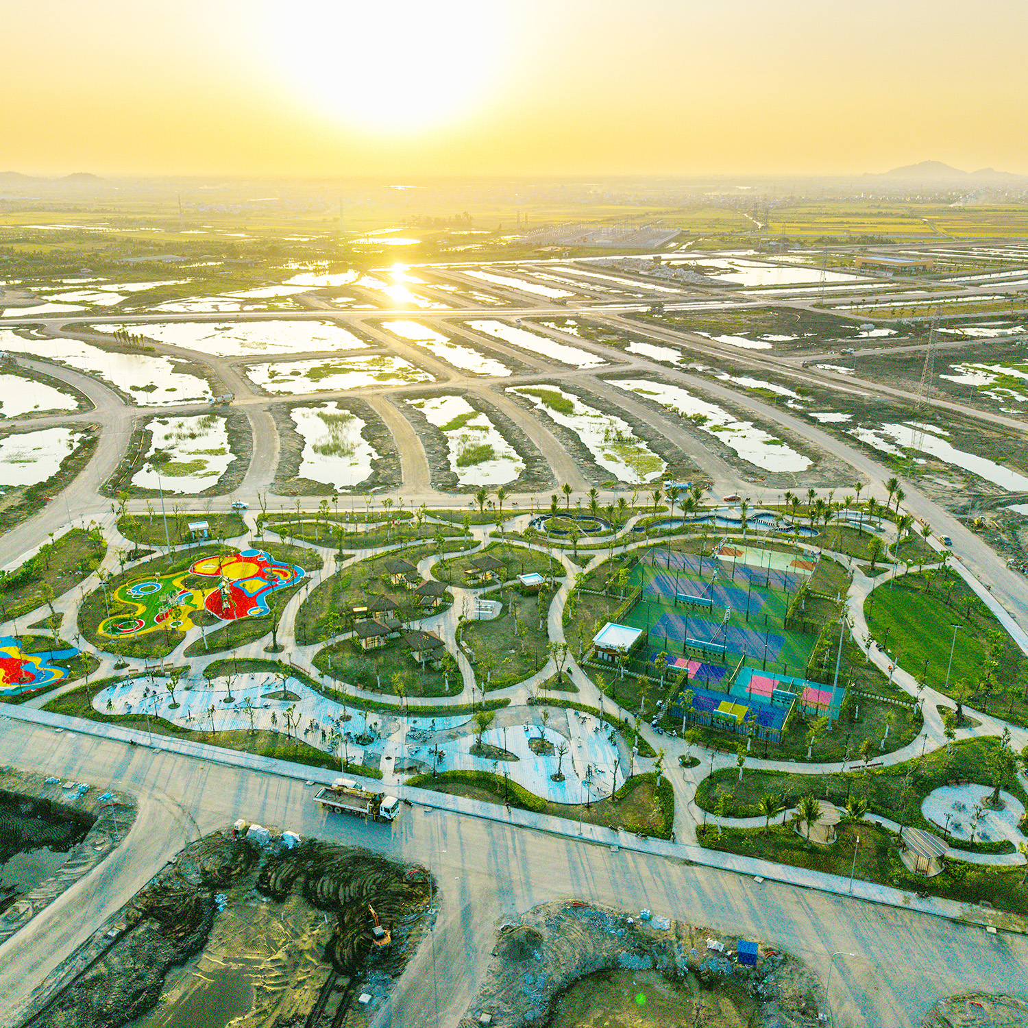 Cập nhật tiến độ thi công Vinhomes Golden City tháng 11.2025