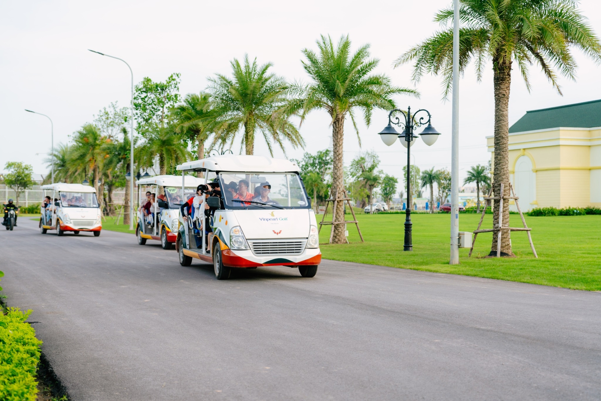 Mãn nhãn - Rung động trong từng điểm chạm - Khách hàng & Cư dân Vinhomes Royal Island thăng hoa cùng thường tiệc Hoàng Gia - Chạm kỳ quan Đảo Ngọc