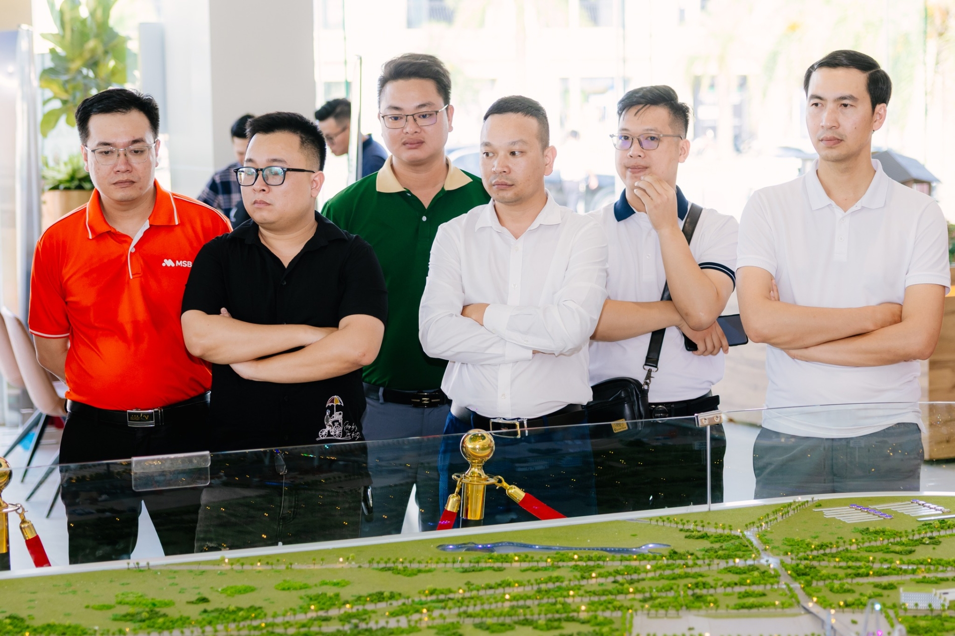 Mãn nhãn - Rung động trong từng điểm chạm - Khách hàng & Cư dân Vinhomes Royal Island thăng hoa cùng thường tiệc Hoàng Gia - Chạm kỳ quan Đảo Ngọc
