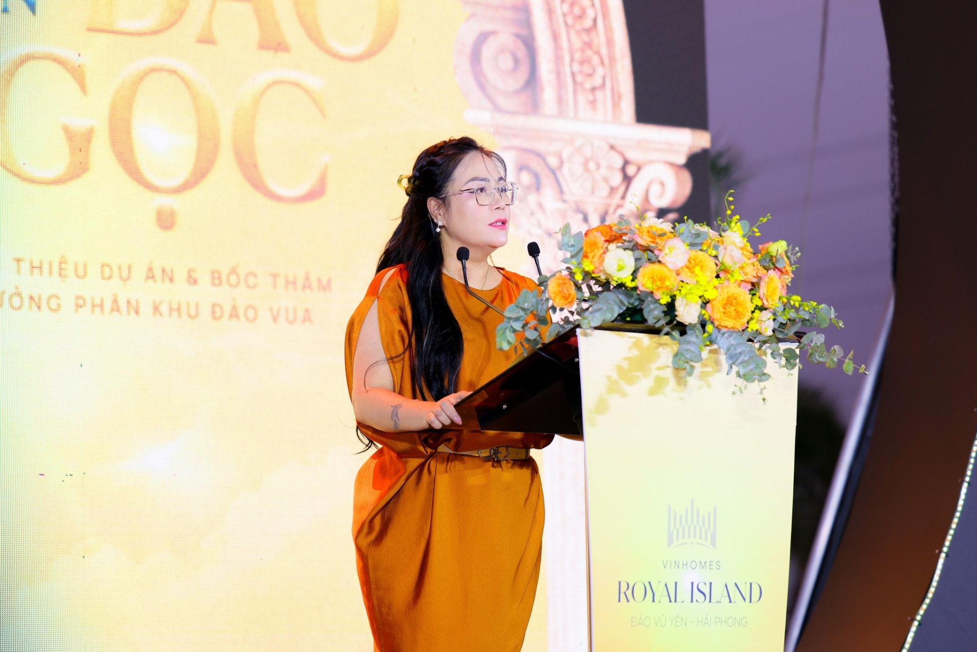 Mãn nhãn - Rung động trong từng điểm chạm - Khách hàng & Cư dân Vinhomes Royal Island thăng hoa cùng thường tiệc Hoàng Gia - Chạm kỳ quan Đảo Ngọc