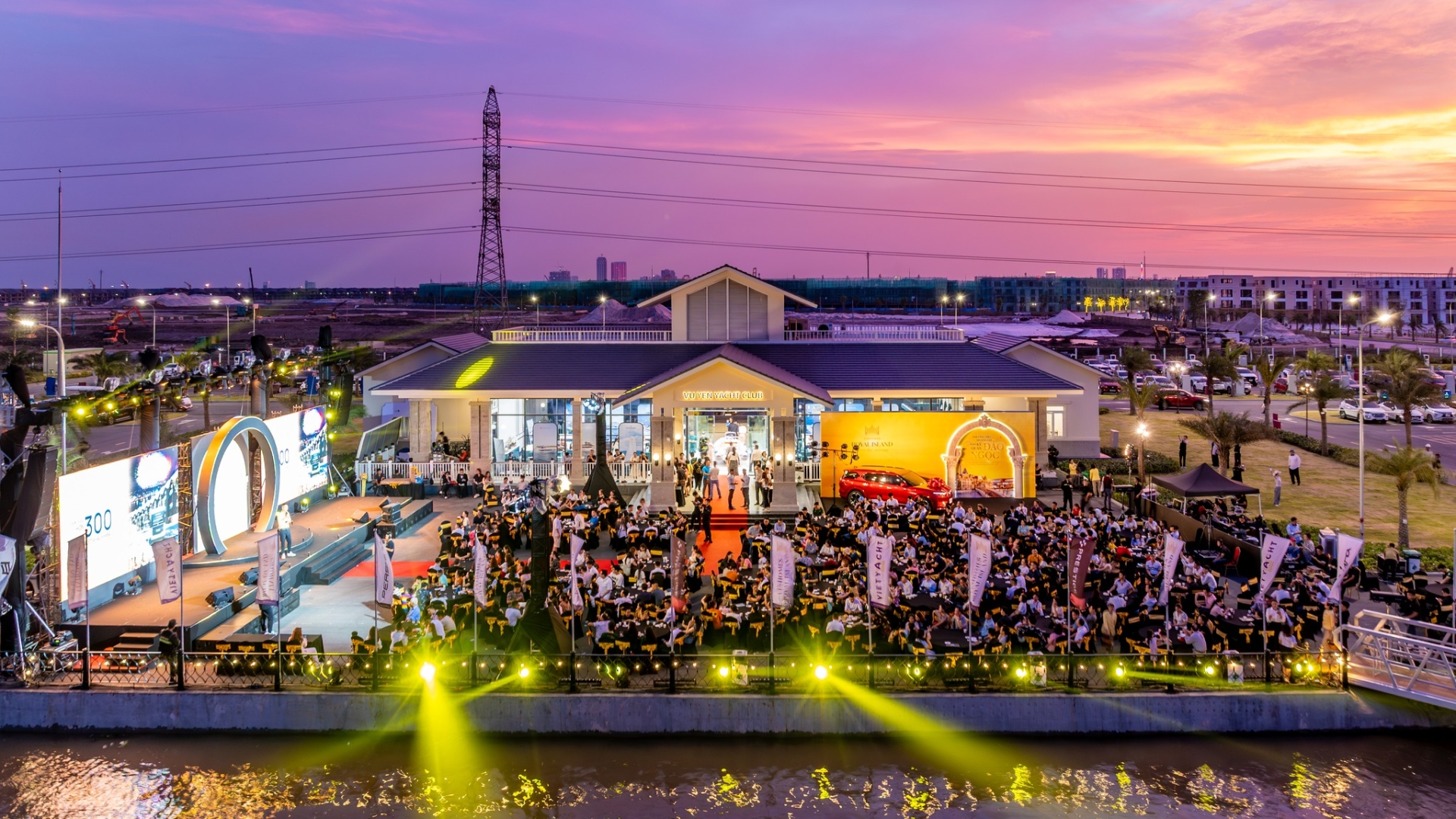 Mãn nhãn - Rung động trong từng điểm chạm - Khách hàng & Cư dân Vinhomes Royal Island thăng hoa cùng thường tiệc Hoàng Gia - Chạm kỳ quan Đảo Ngọc