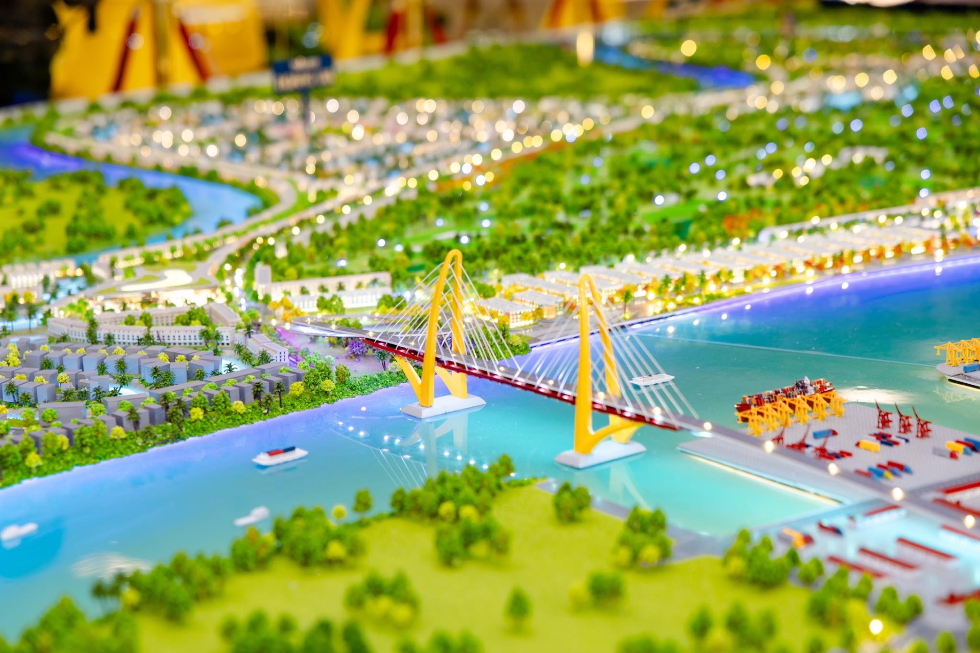 Toàn cảnh sự kiện khai trương sa bàn Vinhomes Royal Island tại Vincom Plaza Long Biên