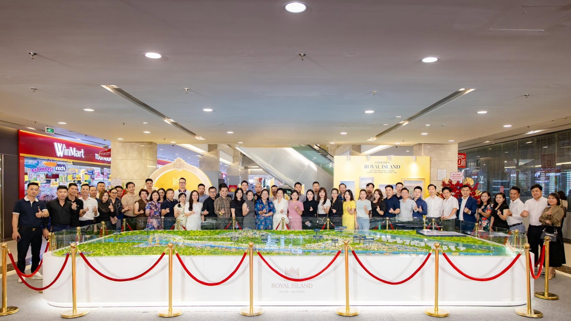 Toàn cảnh sự kiện khai trương sa bàn Vinhomes Royal Island tại Vincom Plaza Long Biên