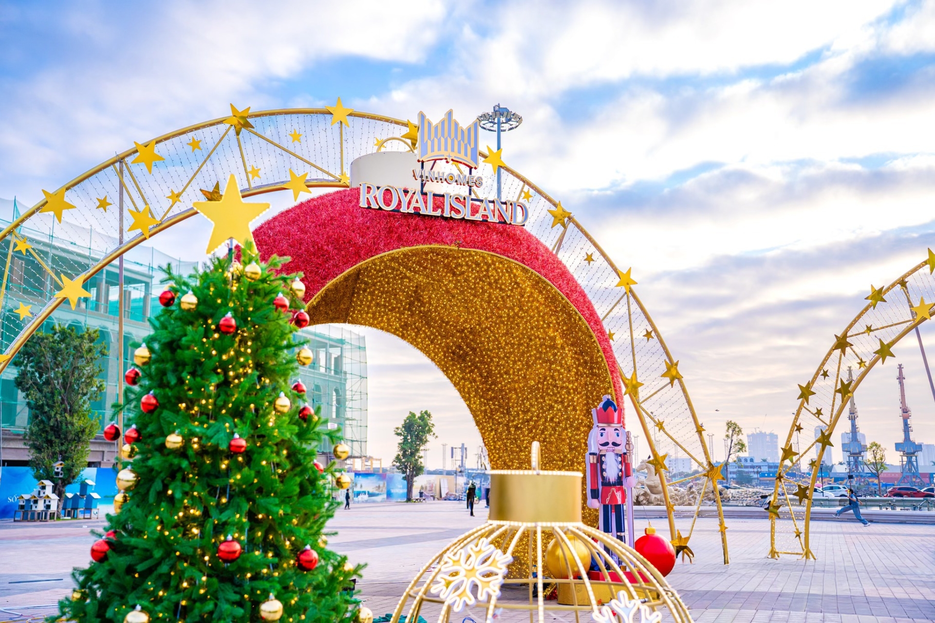 Không khí Giáng Sinh đã tràn ngập Quảng trường Châu Âu - Phố đi bộ Công viên Vũ Yên