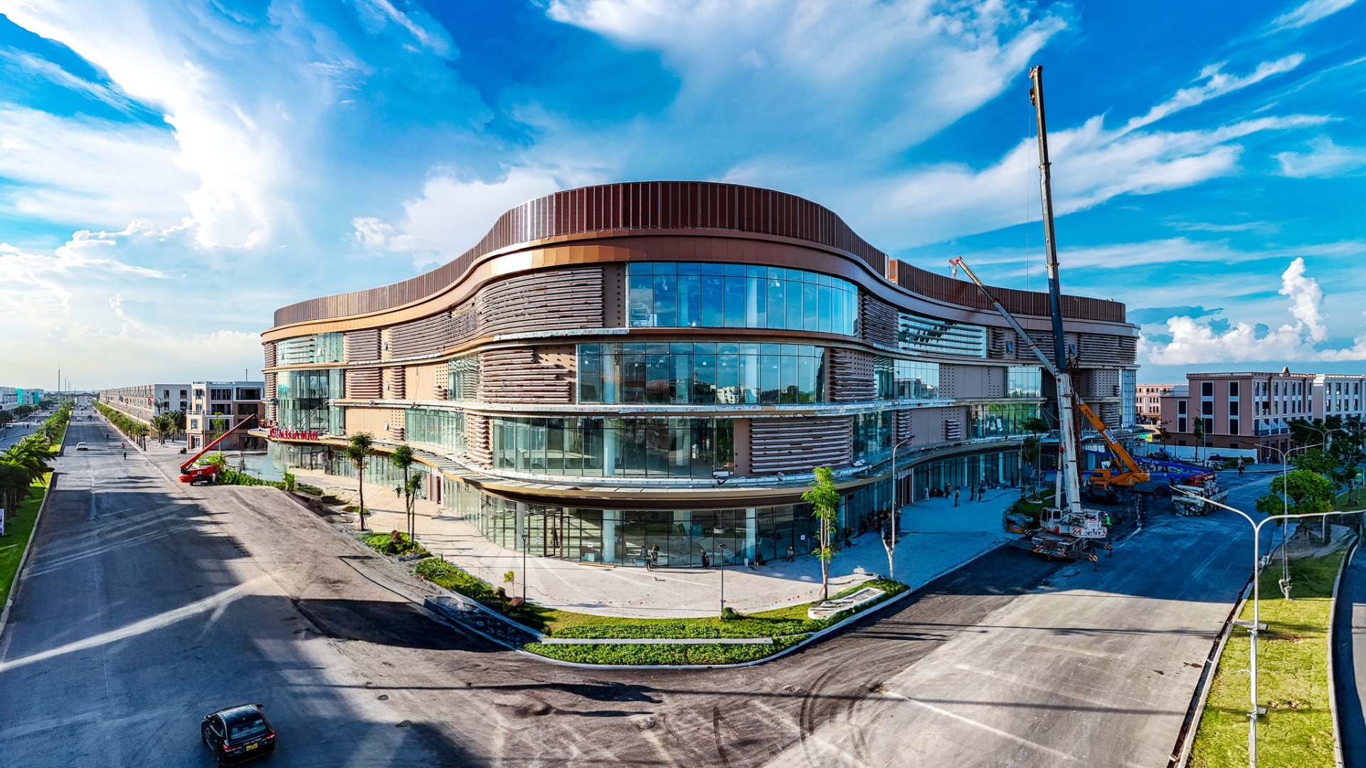 Đếm ngược đến ngày thông cầu Hoàng Gia, Vincom Mega Mall Royal Island dần lộ diện
