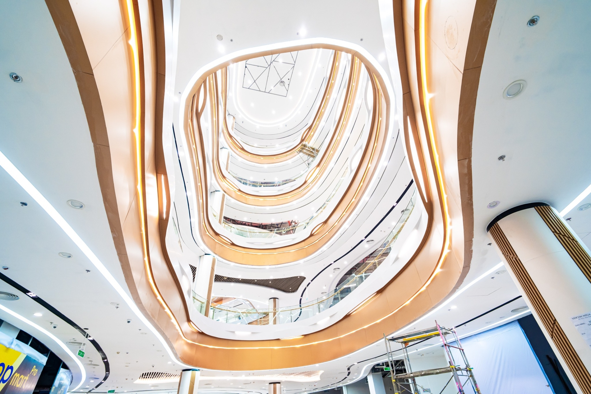 Vincom Mega Mall Royal Island sắp khai trương - Cư dân về ở ngay hưởng lợi nhân đôi