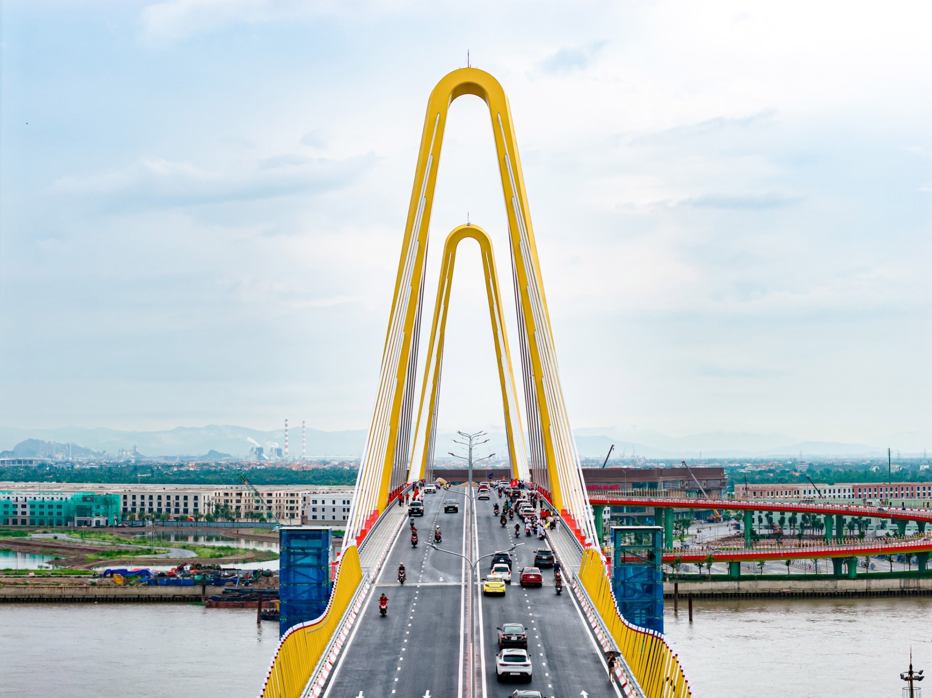 15/07/2025 - Cột mốc lịch sử kép! Cầu Hoàng Gia thông xe - Hải Phòng đón nhận 15 tỷ USD vốn FDI chỉ trong 1 ngày