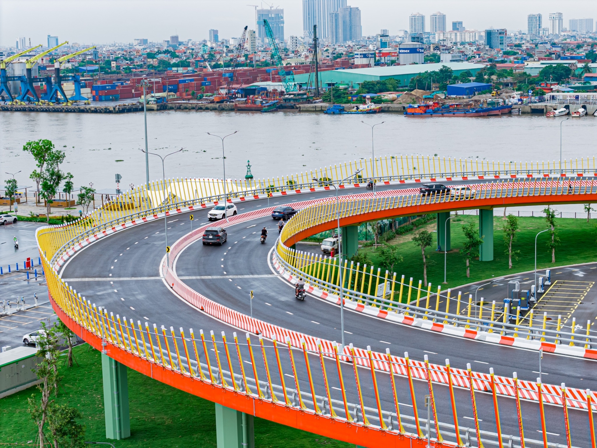 15/07/2025 - Cột mốc lịch sử kép! Cầu Hoàng Gia thông xe - Hải Phòng đón nhận 15 tỷ USD vốn FDI chỉ trong 1 ngày