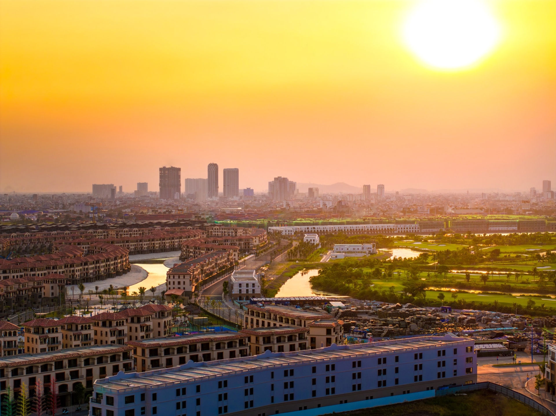 Có những khoảnh khắc khiến ta lặng người…