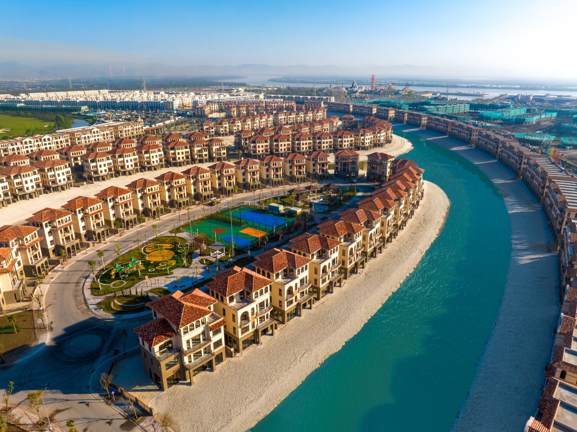 Có những khoảnh khắc khiến ta lặng người…