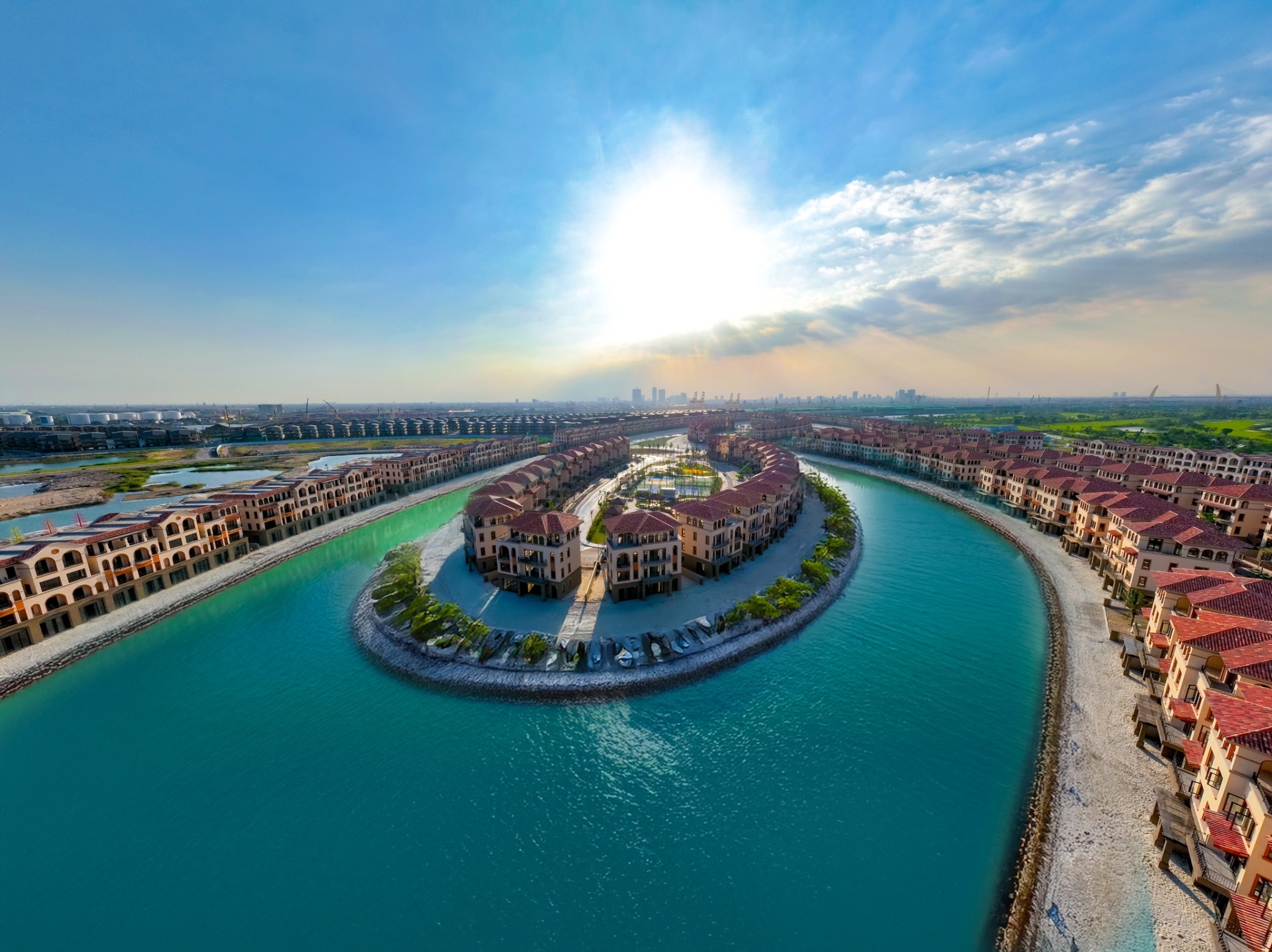 Có những khoảnh khắc khiến ta lặng người…