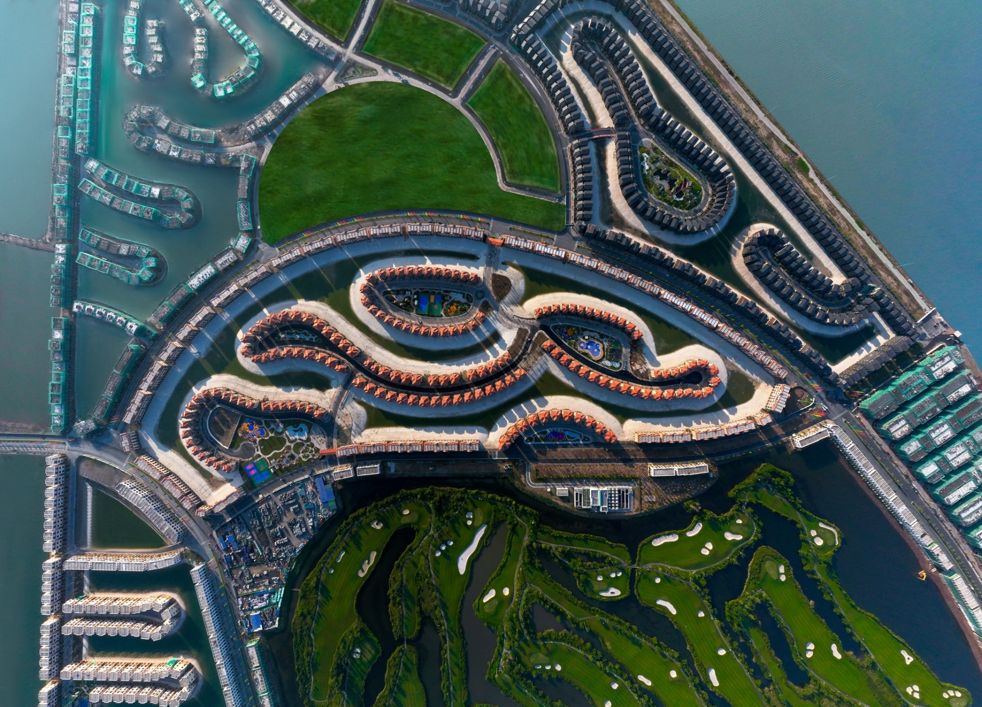 Có những khoảnh khắc khiến ta lặng người…