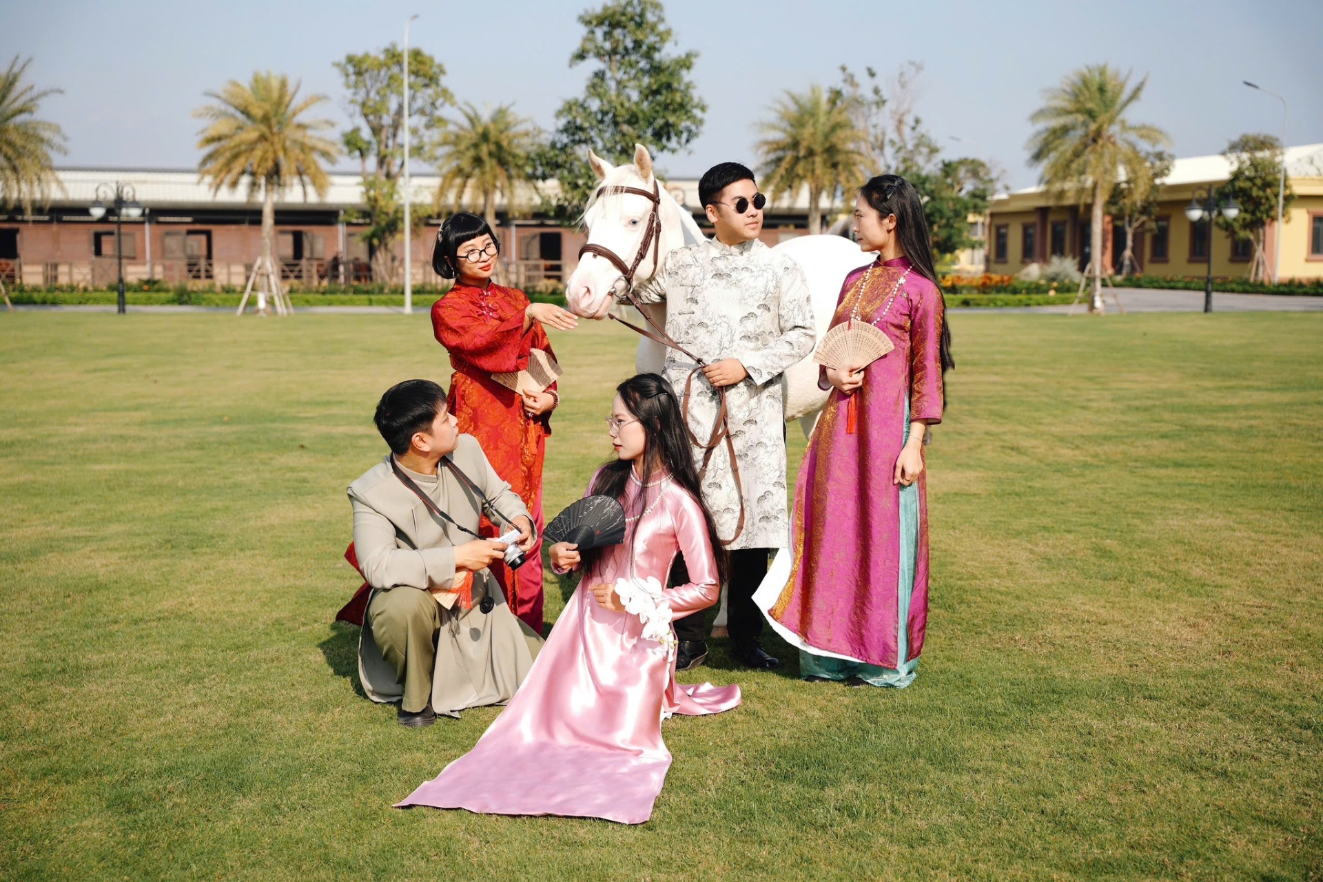 Xuân Bính Ngọ - Check-in áo dài cùng Tuấn Mã