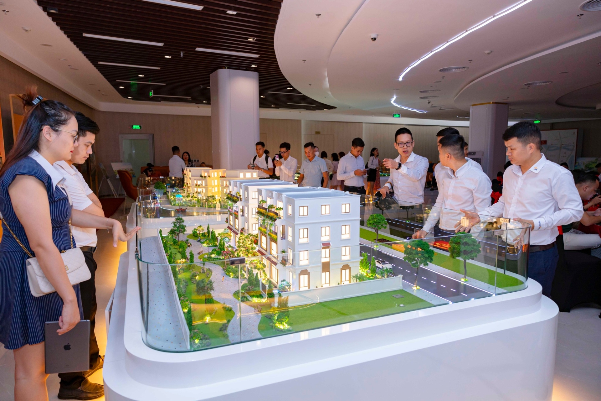 Trải nghiệm thực tế sa bàn các dòng sản phẩm Vinhomes Wonder City