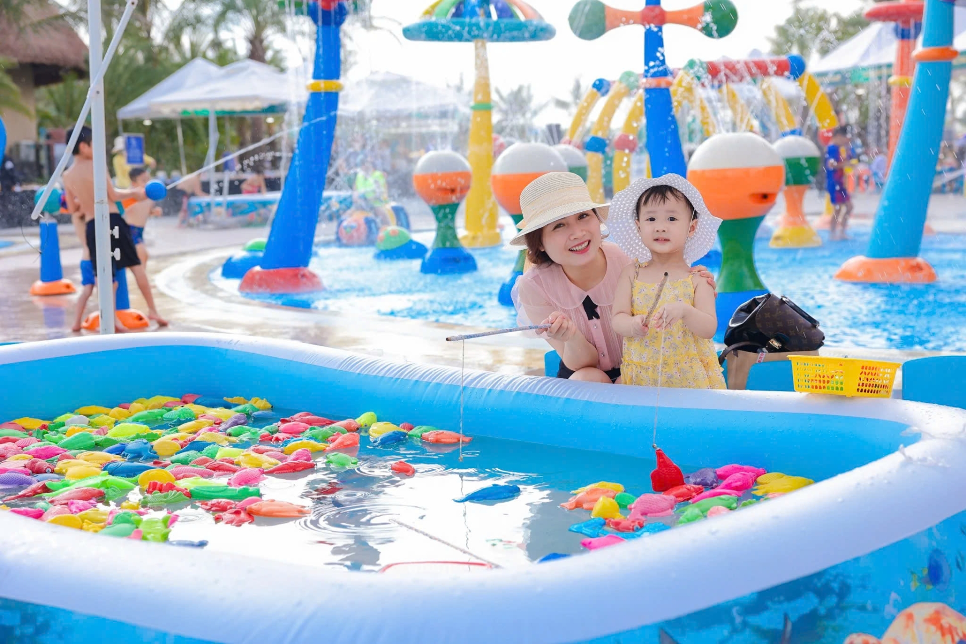 Đồng giá 50k-70k/vé vào cửa 2 công viên VinWonders Wave Park & VinWonders Water Park