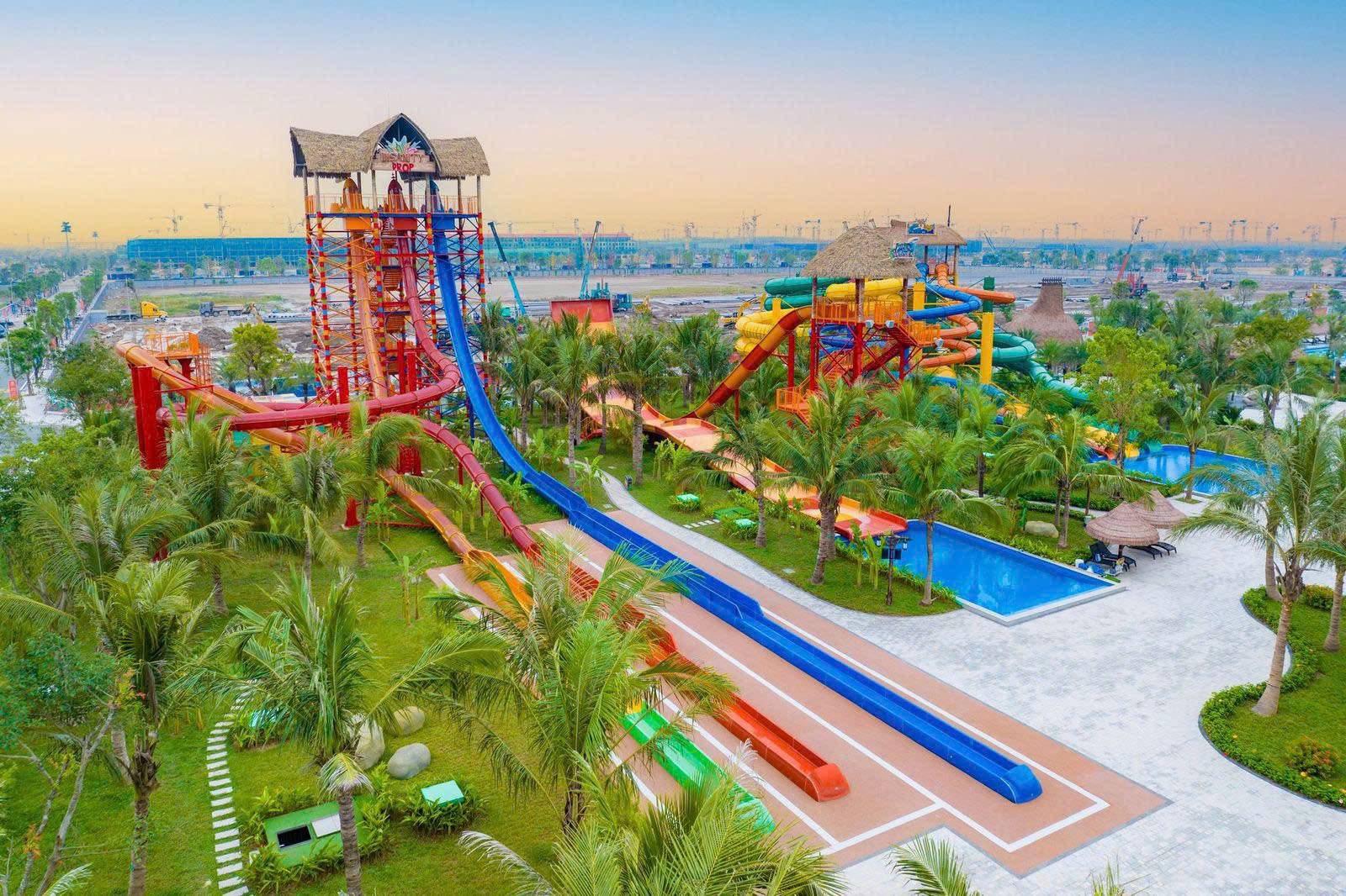 Đồng giá 50k-70k/vé vào cửa 2 công viên VinWonders Wave Park & VinWonders Water Park