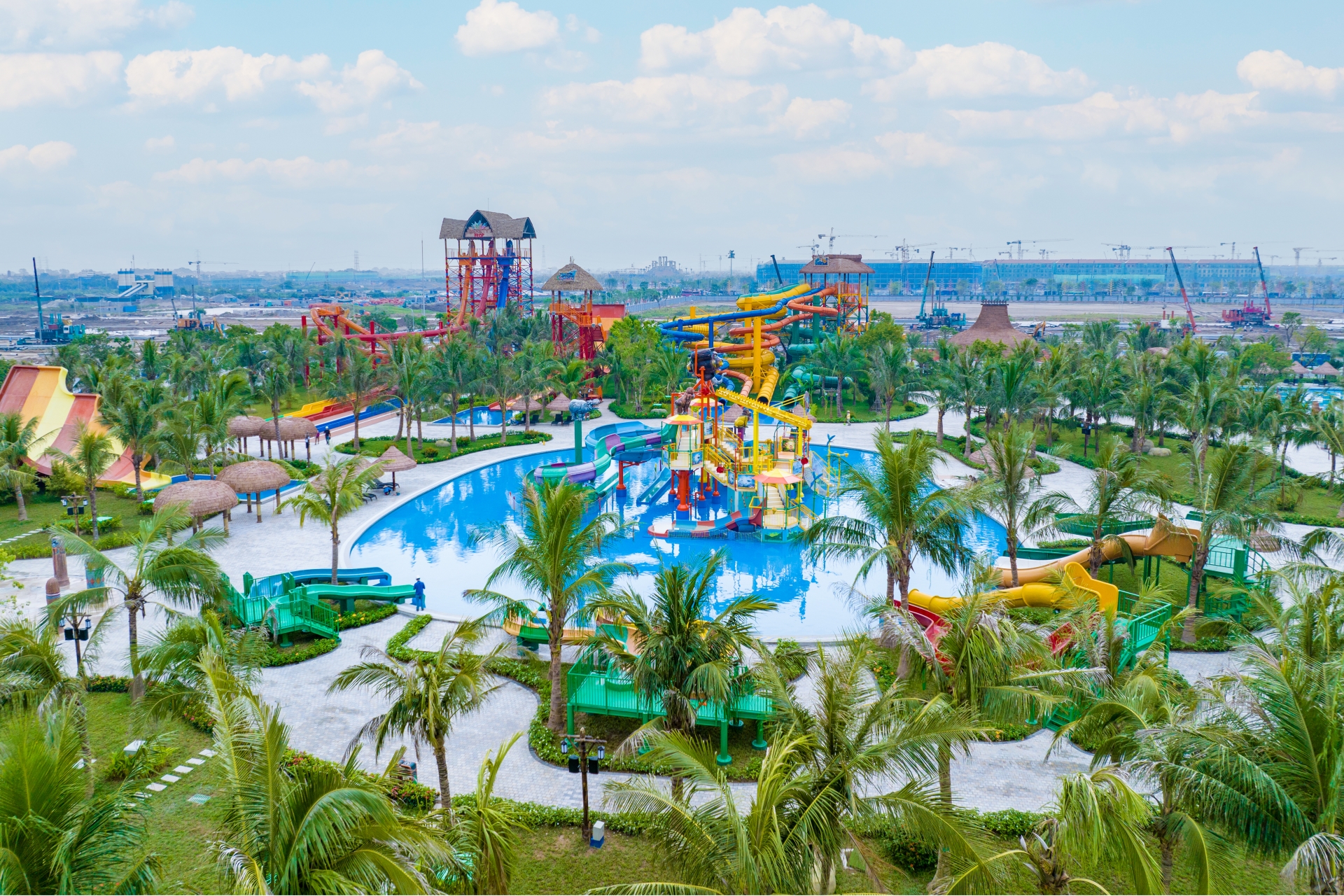 Khám phá thêm VinWonders Wave Park & VinWonders Water Park