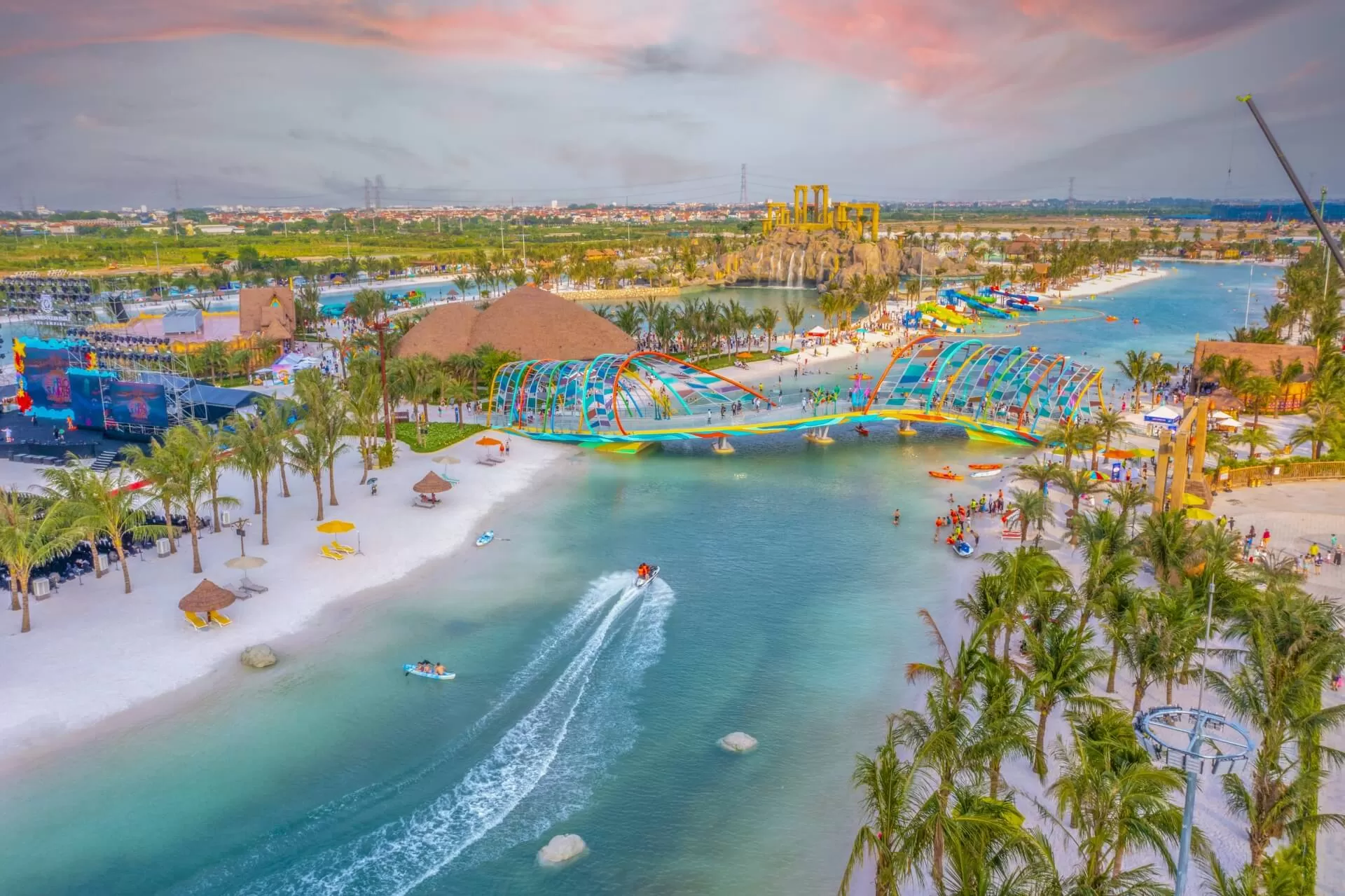 VinWonders Wave Park & VinWonders Water Park - Công viên giải trí MỚI TOANH nhất định phải đến