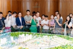 Hà Nội rộn ràng khai màn - Miền Bắc chính thức 