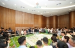 Hà Nội rộn ràng khai màn - Miền Bắc chính thức 
