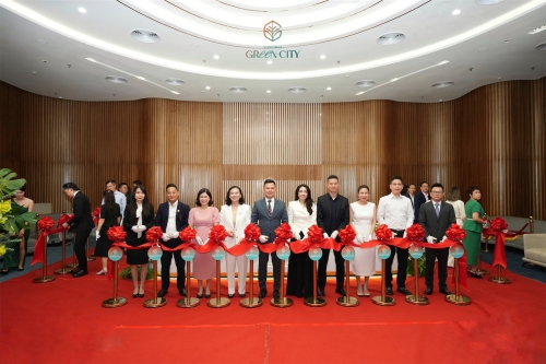 Hà Nội rộn ràng khai màn - Miền Bắc chính thức 