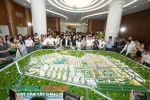Hà Nội rộn ràng khai màn - Miền Bắc chính thức 