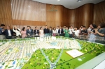 Hà Nội rộn ràng khai màn - Miền Bắc chính thức 
