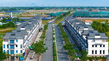 Chỉ sau vài tháng mở bán, hệ tiện ích xanh, công viên, hồ nước 40ha của Vinhomes Green City đã dần lộ diện