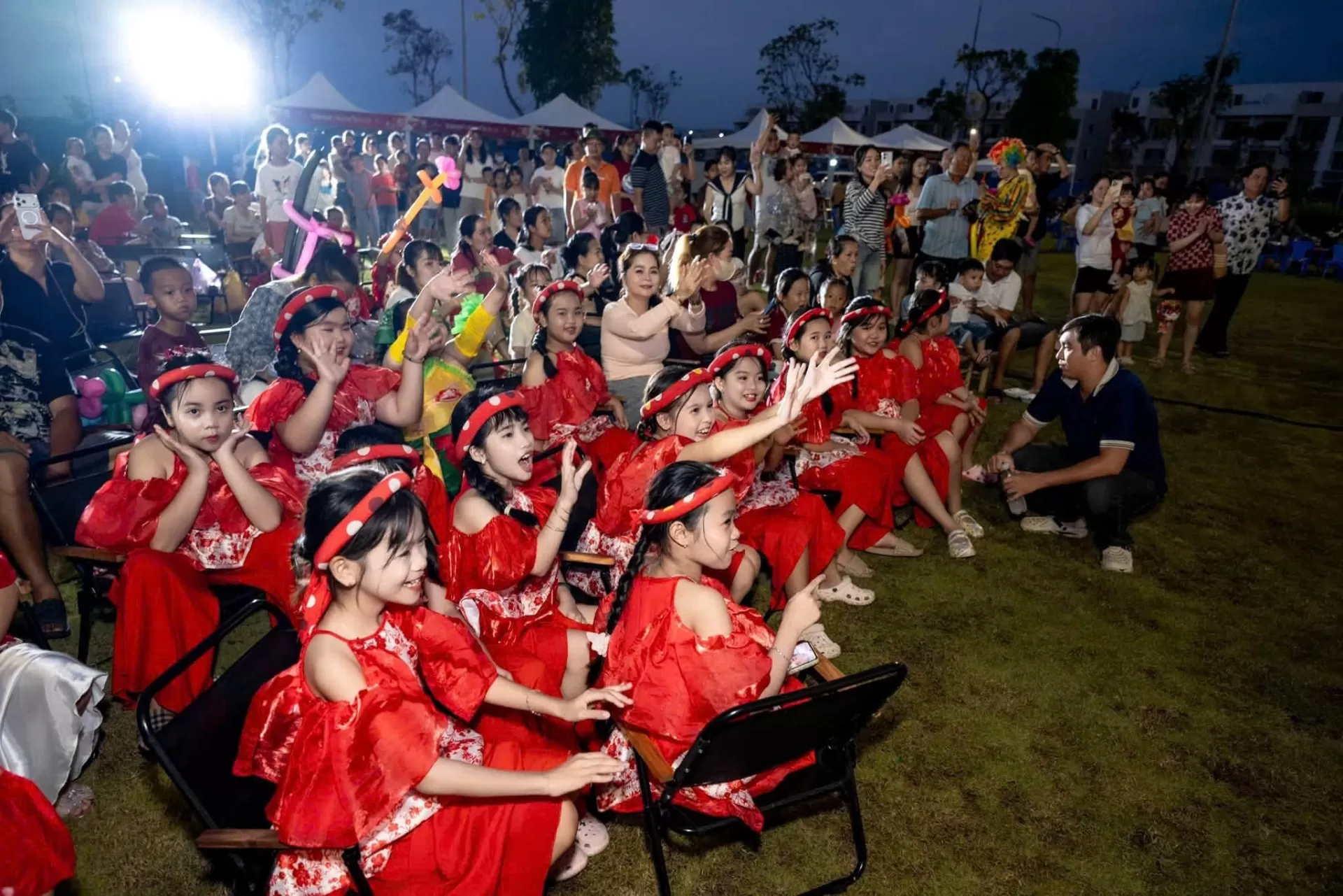 Một mùa trăng khép lại, nhưng những kết nối vẫn còn ở lại