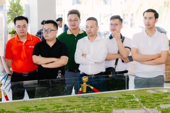 Mãn nhãn - Rung động trong từng điểm chạm - Khách hàng & Cư dân Vinhomes Royal Island thăng hoa cùng thường tiệc Hoàng Gia - Chạm kỳ quan Đảo Ngọc