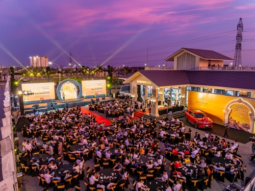 Mãn nhãn - Rung động trong từng điểm chạm - Khách hàng & Cư dân Vinhomes Royal Island thăng hoa cùng thường tiệc Hoàng Gia - Chạm kỳ quan Đảo Ngọc