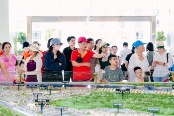 Mãn nhãn - Rung động trong từng điểm chạm - Khách hàng & Cư dân Vinhomes Royal Island thăng hoa cùng thường tiệc Hoàng Gia - Chạm kỳ quan Đảo Ngọc