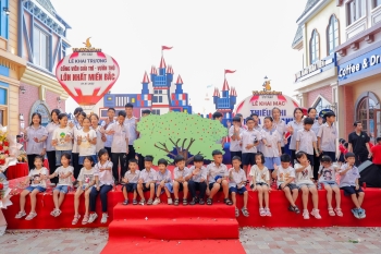 Chỉ hơn 1 giờ di chuyển từ Hà Nội - Hè này thỏa sức vui chơi VinWonders - Công viên giải trí & Vườn thú lớn nhất Bắc Bộ mà không cần đi xa