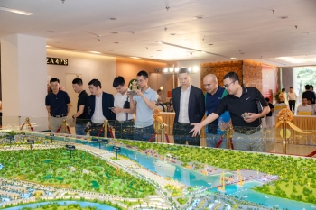 Toàn cảnh sự kiện khai trương sa bàn Vinhomes Royal Island tại Vincom Plaza Long Biên