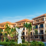 Đón bình minh rực rỡ trên phố Đảo Hoàng Gia