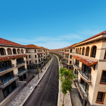 Đón bình minh rực rỡ trên phố Đảo Hoàng Gia