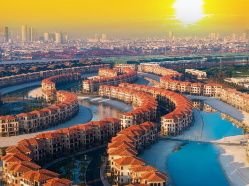 Có những khoảnh khắc khiến ta lặng người…