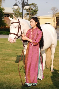 Xuân Bính Ngọ - Check-in áo dài cùng Tuấn Mã