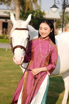 Xuân Bính Ngọ - Check-in áo dài cùng Tuấn Mã