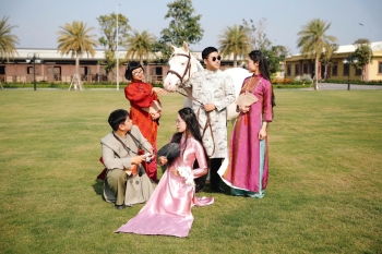 Xuân Bính Ngọ - Check-in áo dài cùng Tuấn Mã