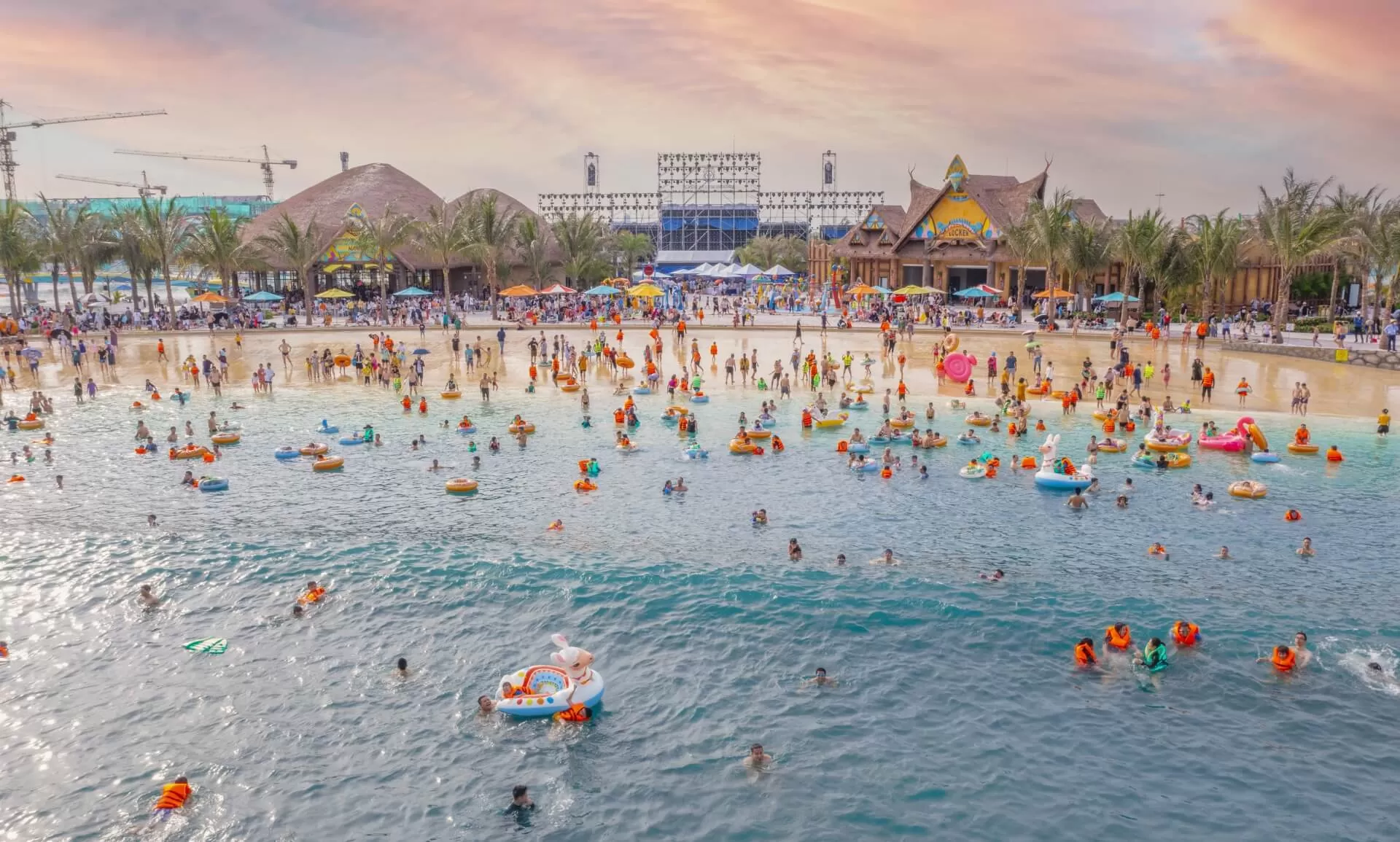 VinWonders Wave Park & VinWonders Water Park - Công viên giải trí MỚI TOANH nhất định phải đến